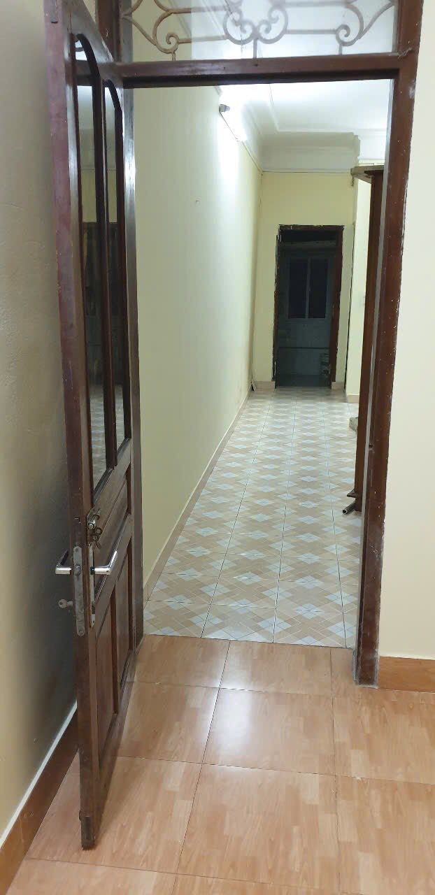 Cho thuê nhà ngõ Nam Đồng, 60 m2* 3 tầng 5pn 3vs, 12 triệu,  kd onl,gia đình, nhóm ít ng - Ảnh 2